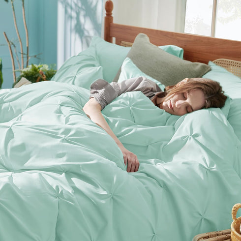 Marquis Luxurious Pinch Pleated All-Season Comforter With  Pillow Shams